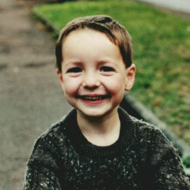 Charly enfant carré